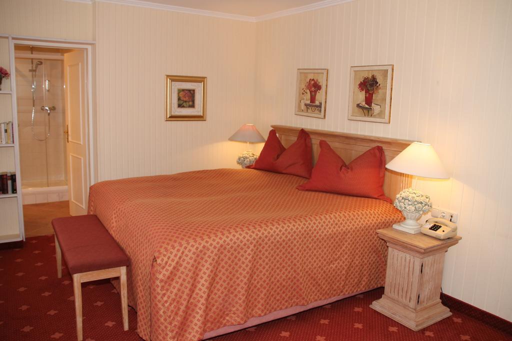 Romantik Im Hotel Villa Roehl Timmendorfer Strand Quarto foto